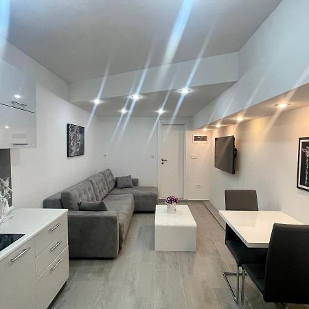 Apartment Diamond -Modern And Lovely Seaside Studio Apartment 코토르 외부 사진