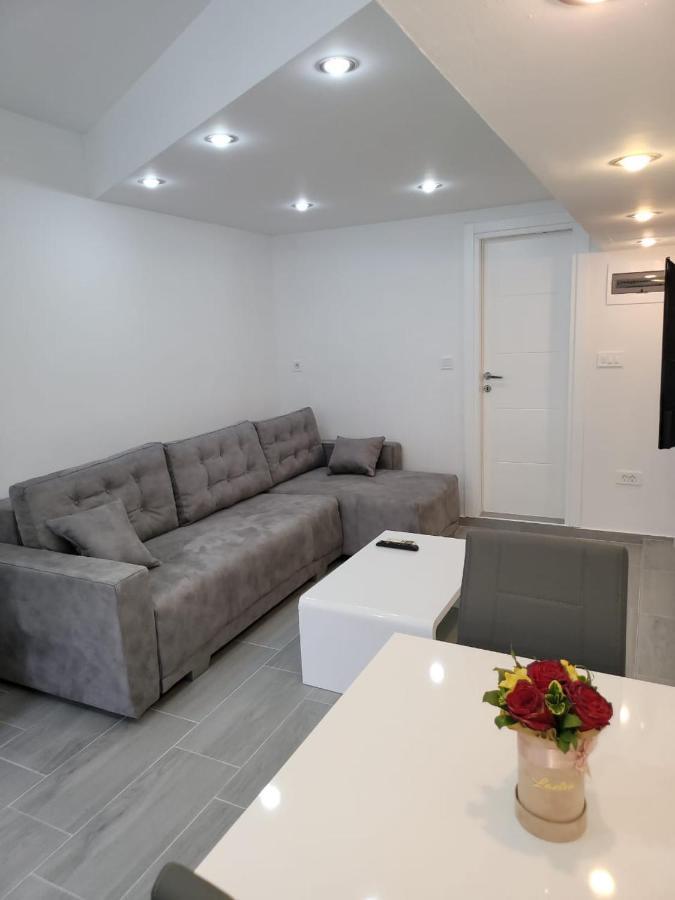 Apartment Diamond -Modern And Lovely Seaside Studio Apartment 코토르 외부 사진