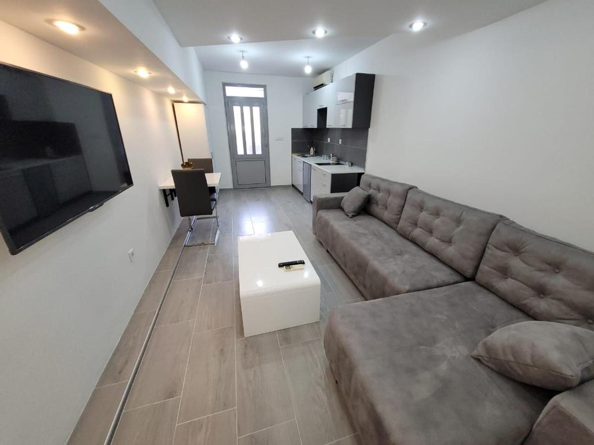 Apartment Diamond -Modern And Lovely Seaside Studio Apartment 코토르 외부 사진