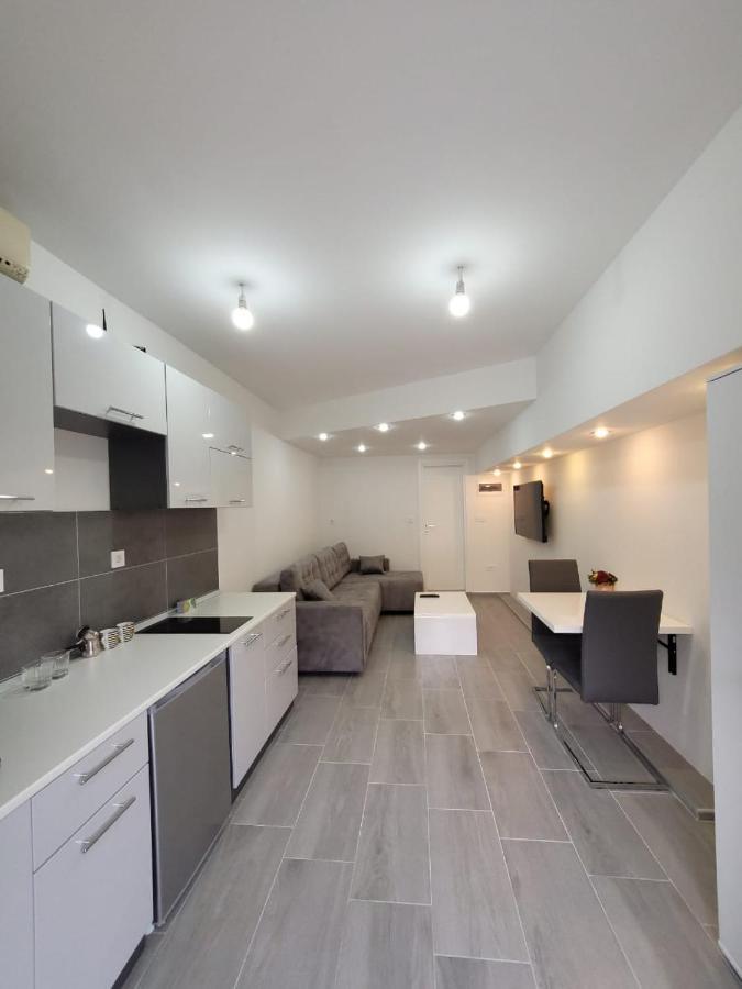 Apartment Diamond -Modern And Lovely Seaside Studio Apartment 코토르 외부 사진