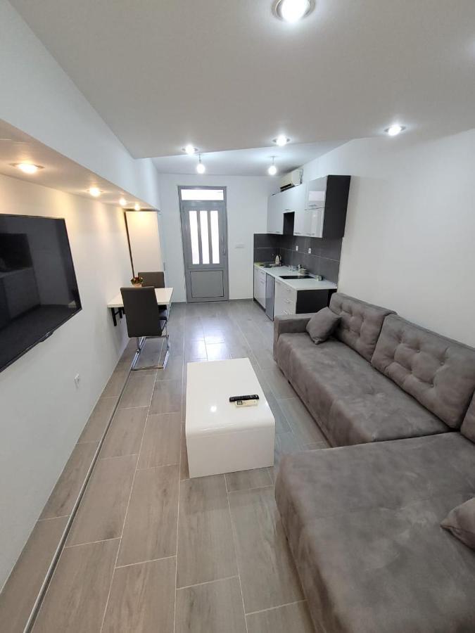 Apartment Diamond -Modern And Lovely Seaside Studio Apartment 코토르 외부 사진