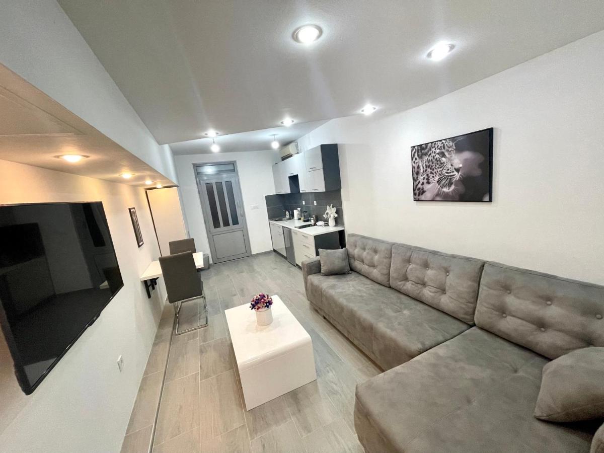 Apartment Diamond -Modern And Lovely Seaside Studio Apartment 코토르 외부 사진